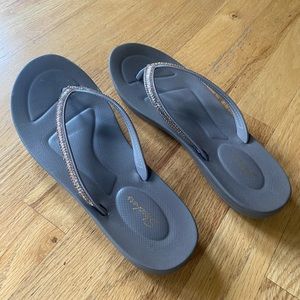 Women’s Skechers flip-flops